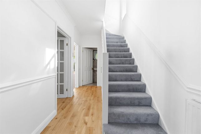 6, Hatherop Road,, Hampton photo 4
