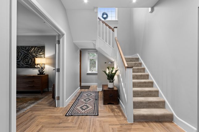 Flat Similaun, 119, Harestone Hill, Caterham photo 4