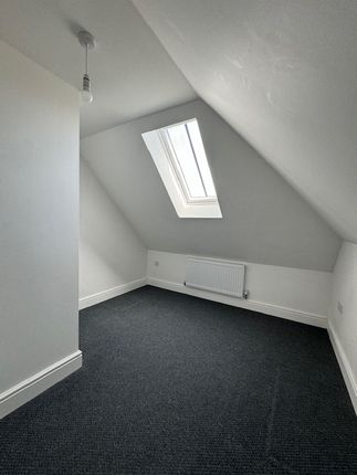 Town house to rent in High Street, Canterbury