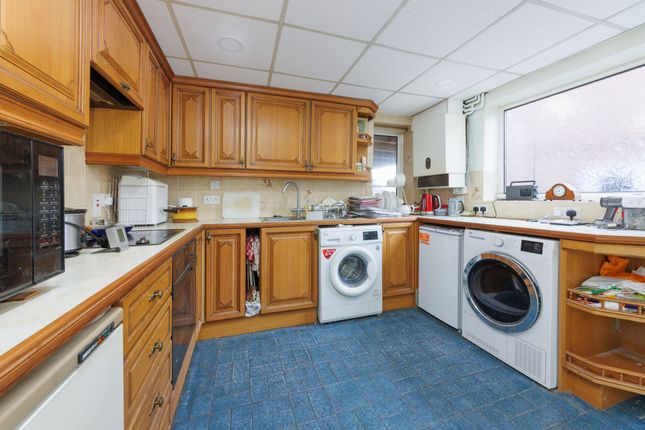 25 Netherby Gardens, Enfield photo 2