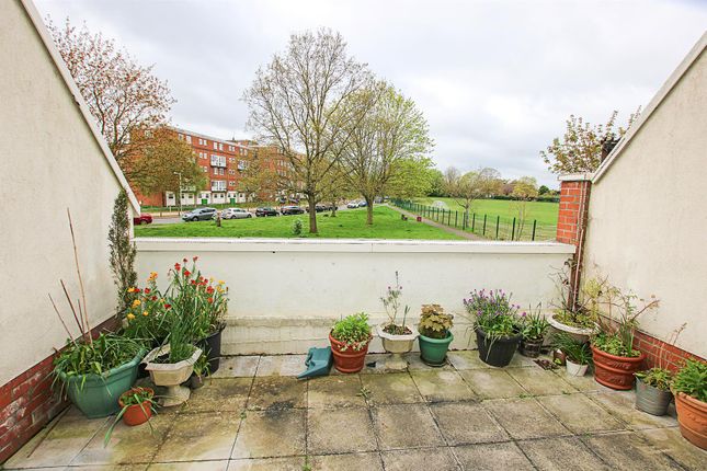 Thumbnail Flat for sale in Rowley Drive, Newmarket