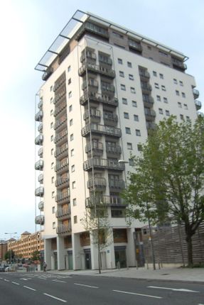 Flat to rent in 140 Queen Street, Cardiff