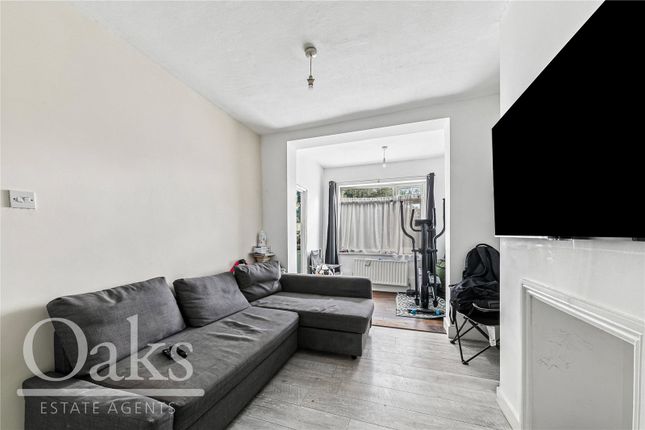 Flat D, 22-24, Ash Grove, London photo 2