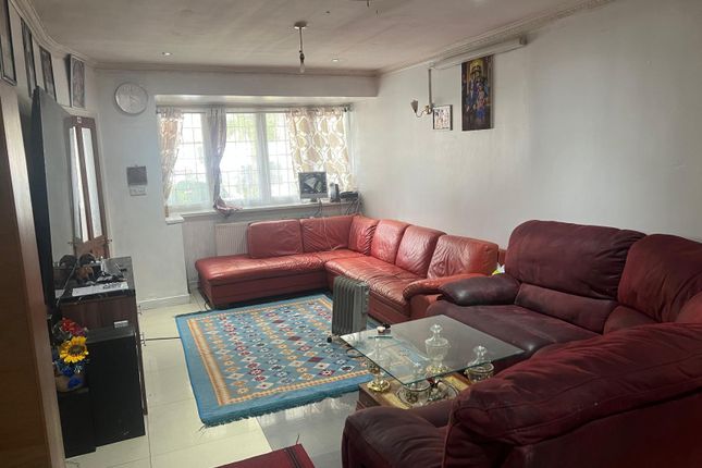 167 Lansbury Drive, Hayes photo 3