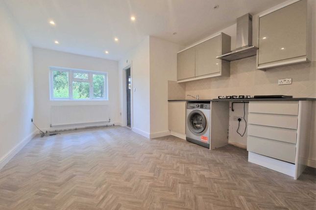 Studio Flat, 7 Derby Road, Derby Road, Luton photo 2