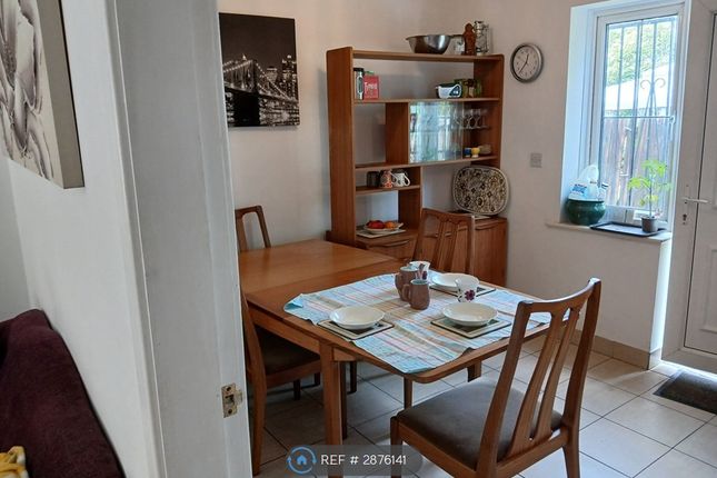 Windsor Court, Bramley, Leeds photo 4