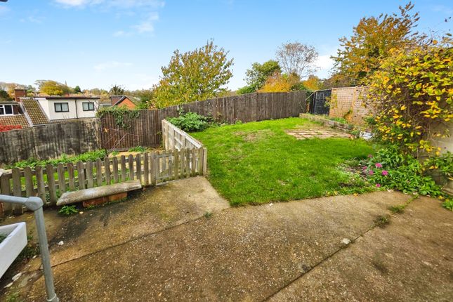 9, Priory Close, Daventry photo 4