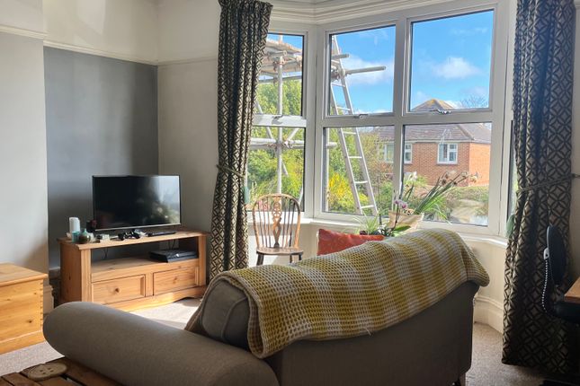 Flat to rent in Grove Road, Worthing