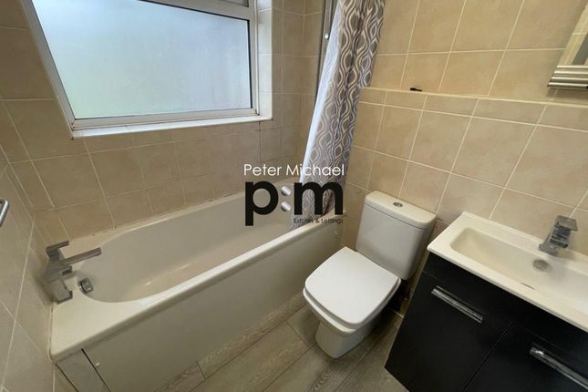 32, Lambs Close,, Cuffley photo 4