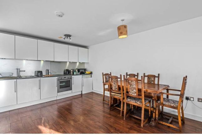 Mosaic Apartments, 137, High Street, Slough photo 3