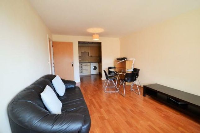 Apartment 406, Royal Plaza, 2 Westfield Terrace photo 3