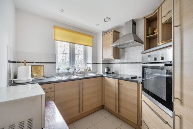 27 Foxmead Court, Meadowside, Storrington photo 3