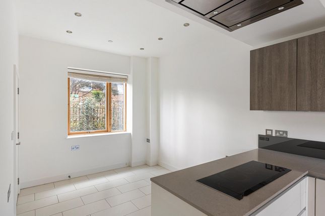 6, Gibsons Place, Brentford photo 4