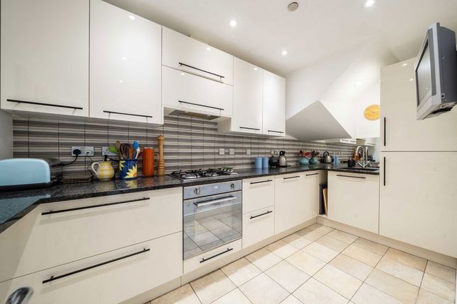 4, Langford Close, London photo 3