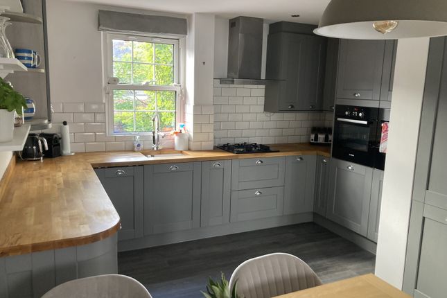 24, Trafalgar Place, Lymington photo 3
