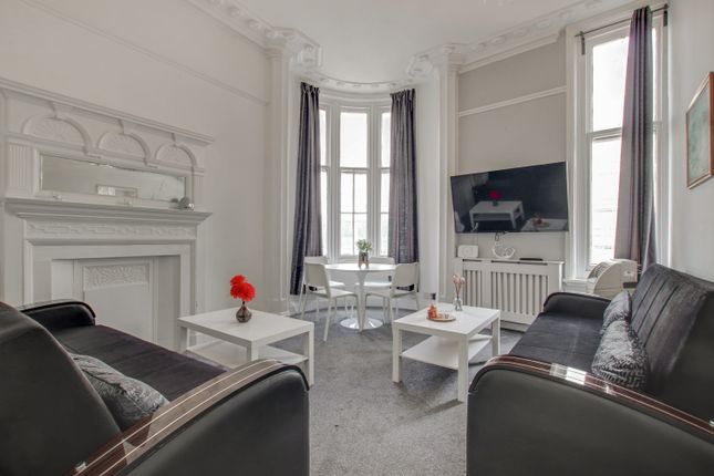 Flat to rent in Oxford Street, London
