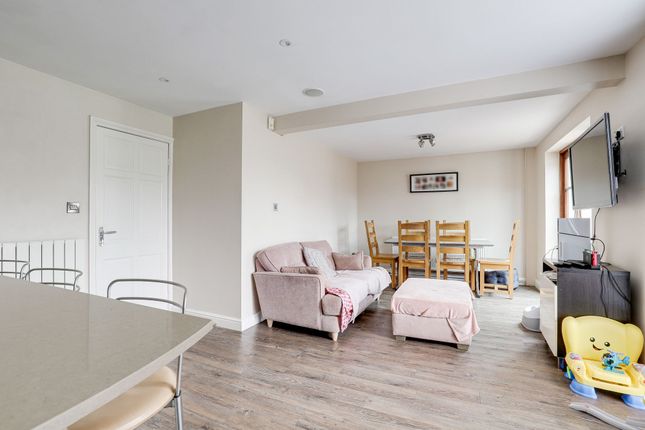 2 Dorchester Gardens, Nottingham photo 3