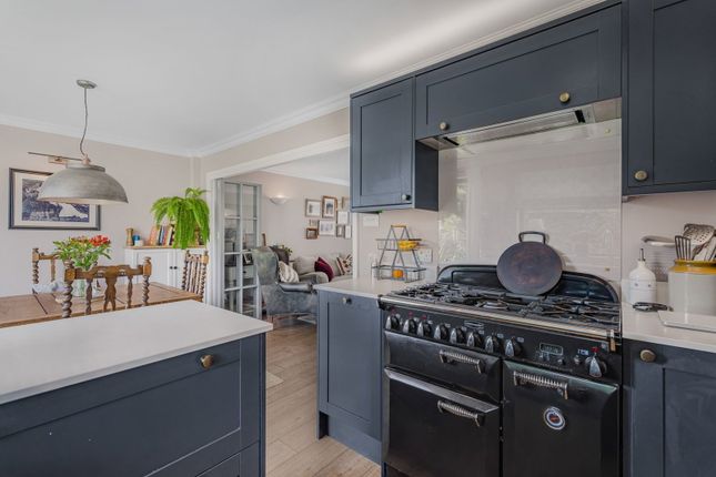 14, Barton Way, Cheltenham photo 4