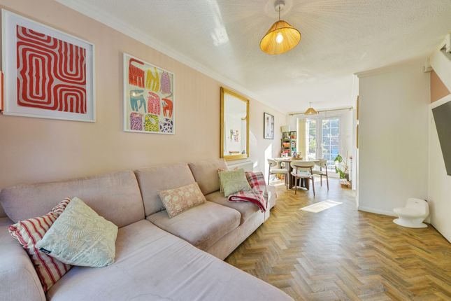 15, The Cloisters, WELWYN GARDEN CITY photo 2