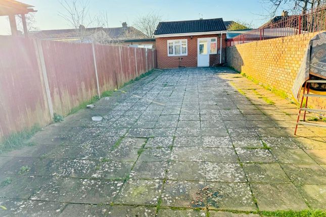35, Manor Avenue, Hounslow photo 2