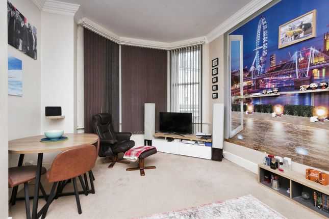 Flat 5, 8, Queens Gardens, Eastbourne photo 2