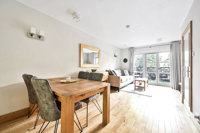Thumbnail Flat to rent in Chancellors Wharf, Hammersmith, London