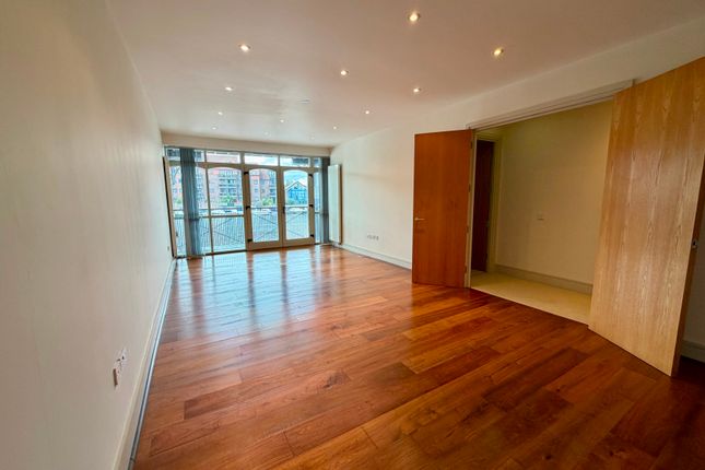 Flat 2, Turks Boatyard, Thames Side, Kingston upon Thames photo 4