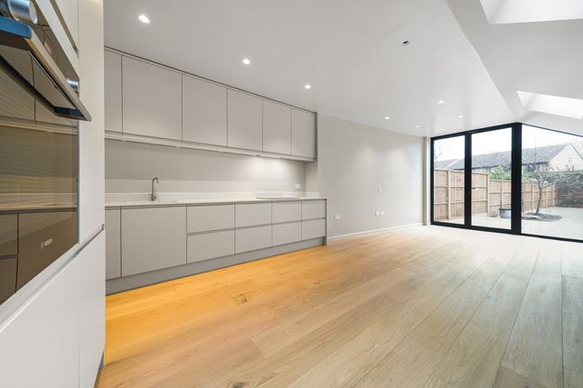 38, Kinsale Road, London photo 3