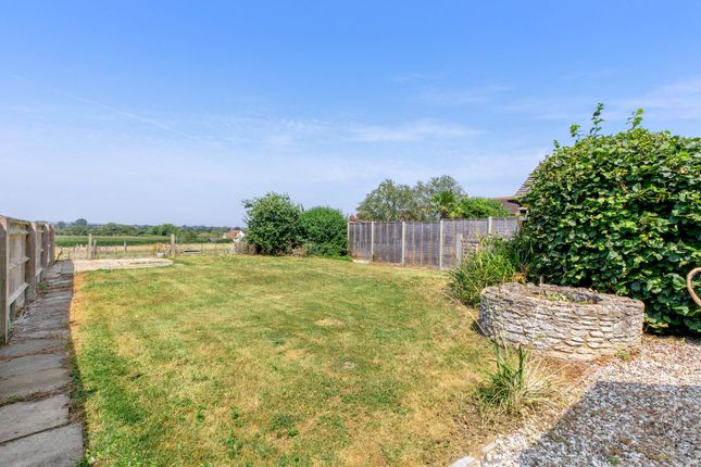 26 Dukes Close, Aylesbury photo 4