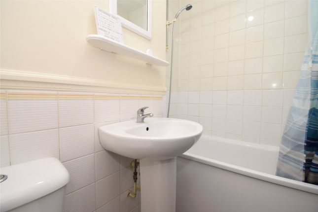 25, Camarthen Green, London photo 5
