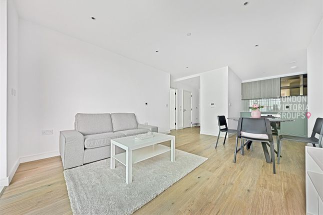 Flat 45, Iris House, 2 Cedrus Avenue, Southall photo 2