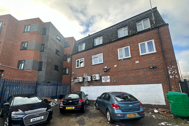 Flat for sale in Uxbridge Road, Hayes