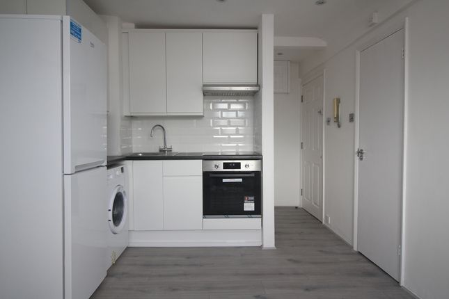 Studio to rent in Gloucester Terrace, London