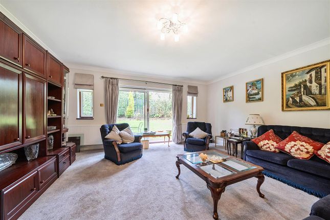 Flat for sale in Heathbourne Road, Bushey Heath, Bushey