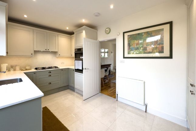 14 Garden City, Edgware photo 2