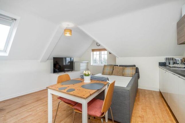 Flat 6, Joshua court
268 Hook Road, Chessington photo 4