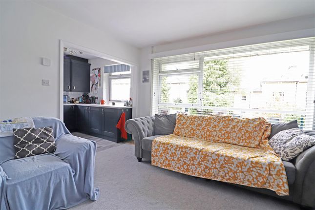 2-bed flat on 1D, Park Road, Redhill, £318,500