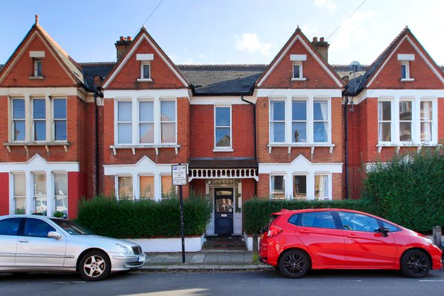 Flat for sale in Yukon Road, Clapham South, London
