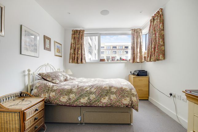 Flat for sale in New Tannery Way, London