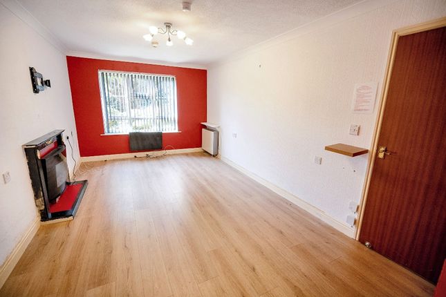 Flat 2 Woodlands, Leeds photo 4