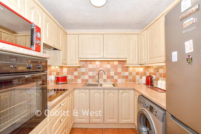 Dene Court, Holman Close, Waterlooville photo 4