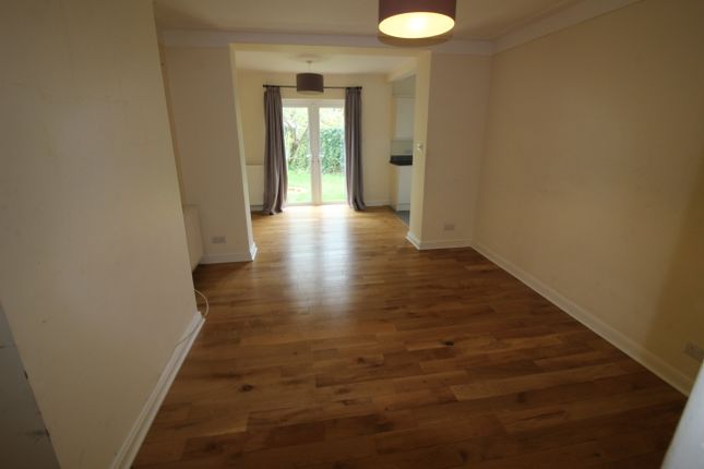Brockenhurst Avenue, Worcester Park photo 4