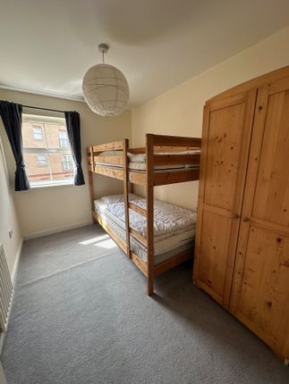 Flat 7 De Havilland Square, Piper Way, Greater London photo 5