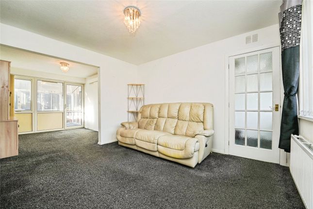 63, Woodland Green, Gloucester photo 3