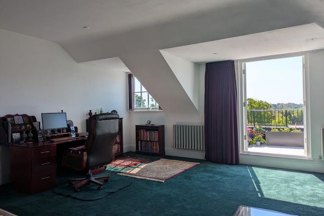 118, Princess Park Manor, London, N11 photo 3