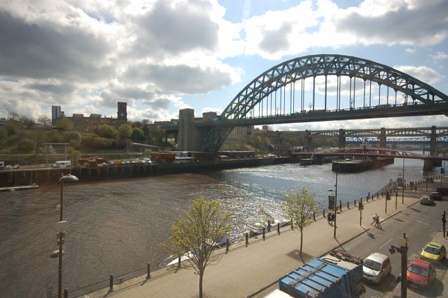 2 bed flat to rent in Quayside, Newcastle Upon Tyne NE1