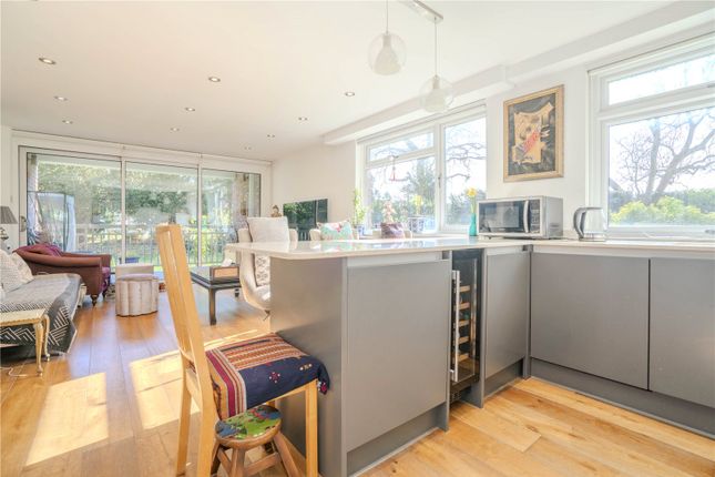 10 Gloucester House,, Courtlands, Richmond photo 3