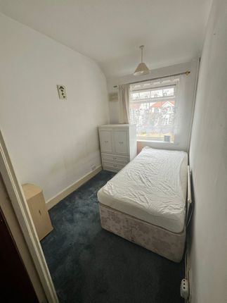 Thumbnail Semi-detached house to rent in Ash Grove, Heston, Hounslow