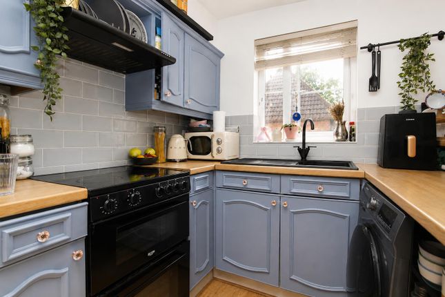 Flat 1, 17 Poppy Close, Wallington photo 4