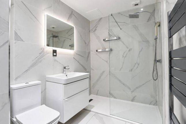 29 Oldchurch Road, Romford photo 2